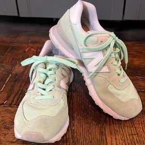 Women’s New Balance Classic 574 mint green